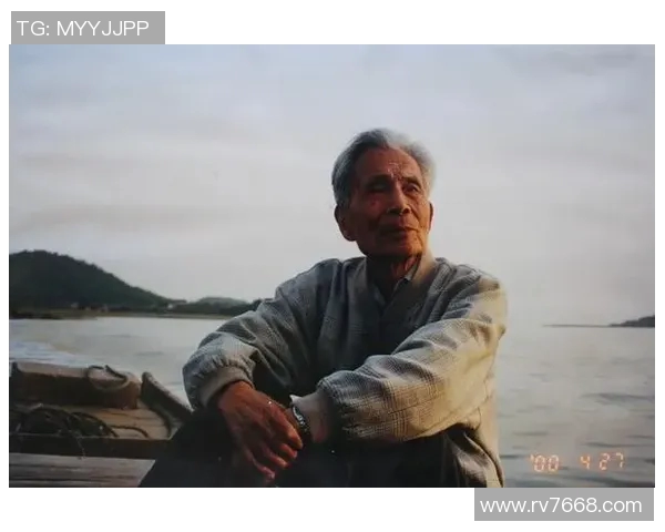 足球传奇与艺术交汇 球星签字版画的魅力与收藏价值探秘