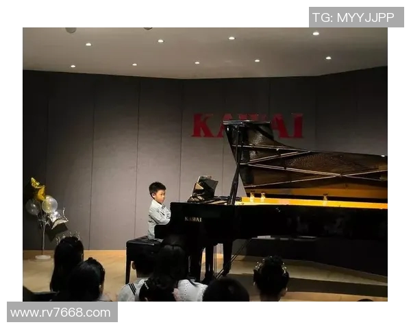 足球明星用歌声点燃激情展现别样魅力突破球场界限的音乐之旅